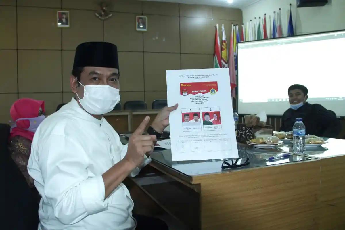 Makna Khusus Baju Putih dan Songkok Hitam Paslon Qosim-Alif di Surat Suara: Relijius dan Kerakyatan