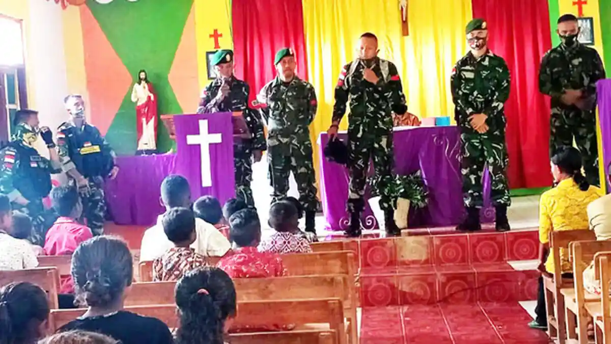 Prajurit Yonarmed 6/3 Kostrad Sambangi Tokoh Gereja