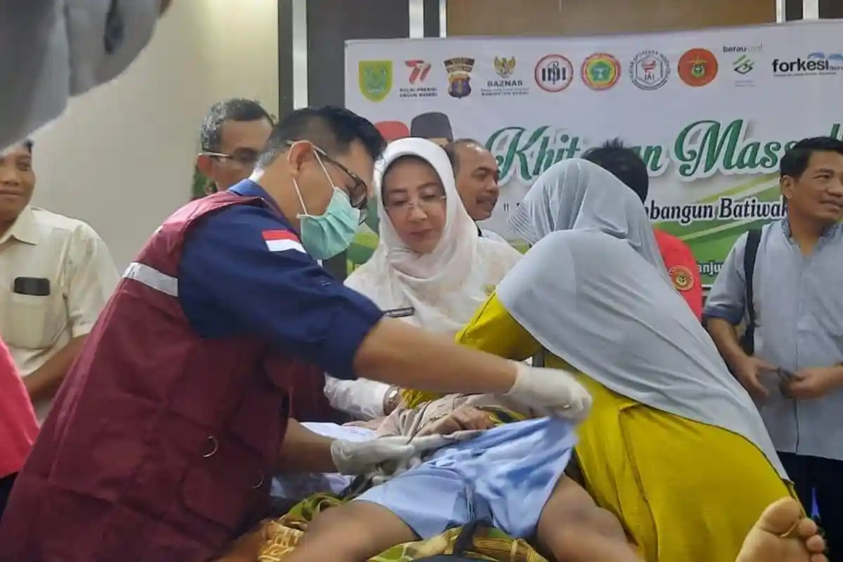 Pemkab Berau Bantu Warga Khitanan Massal