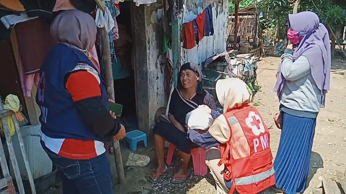 PMI Batang Salurkan Bantuan Paket Sembako untuk Non Penerima BLT dan PKH