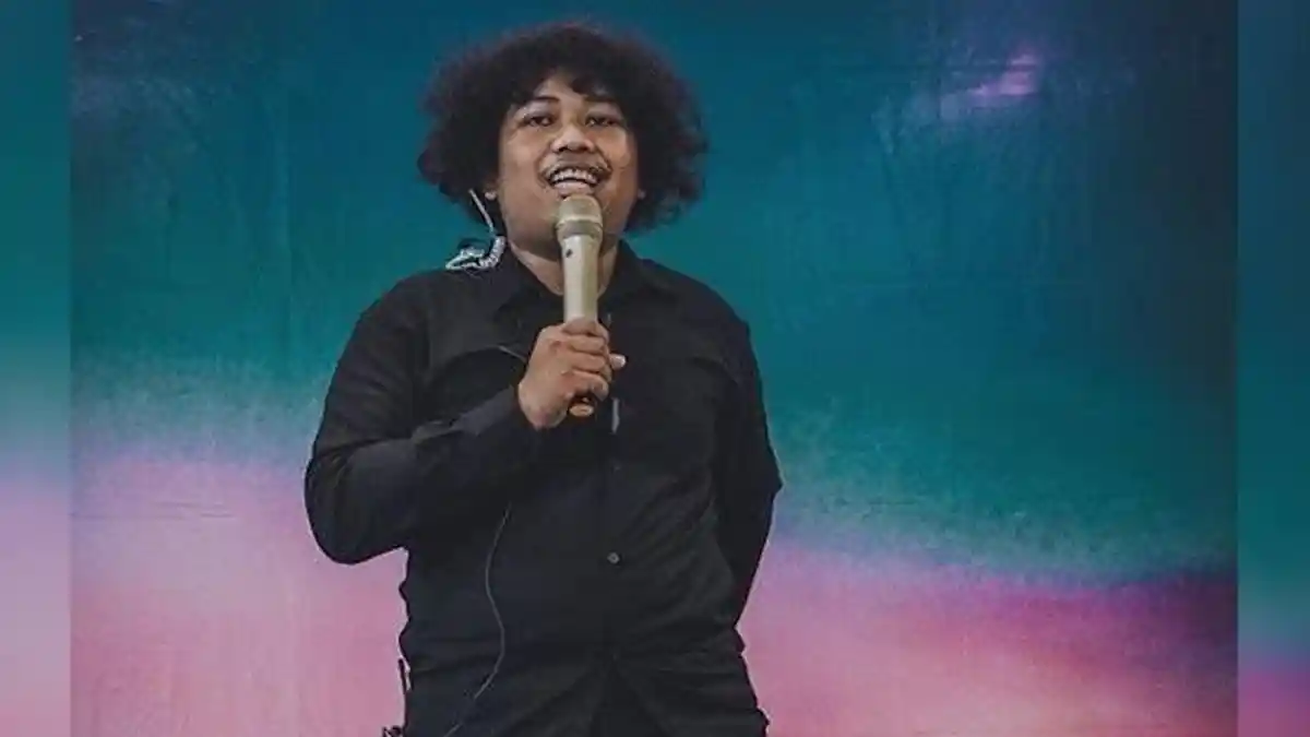 Usai Jalani Pemeriksaan, Komedian Marshel Ajak Wartawan Foto Bersama