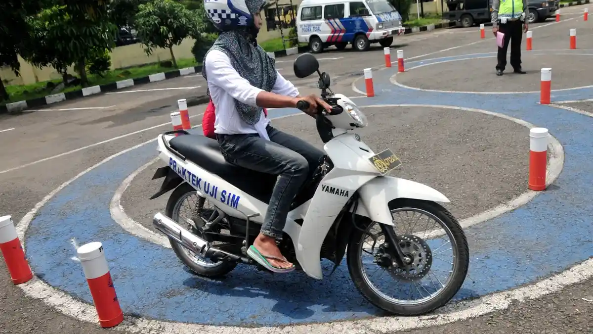 Sering Gagal di Lintasan Angka 8 Saat Ujian Praktik SIM C? Begini Nih Trik Mudahnya, Pasti Lulus!
