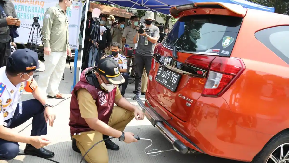 Upaya Pemprov DKI Atasi Polusi Udara Lewat Program Uji Emisi Hingga Bus Listrik