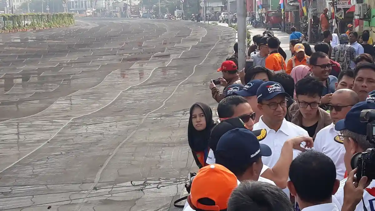 Kata Anies, Pemasangan Jaring di Kali Item Mengurangi Bau Kurang Sedap