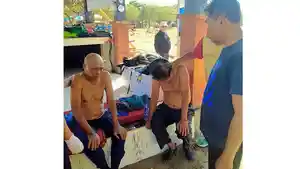 Dua-pria-pemancing-berhasil-diselamatkan-setelah-nyaris-tenggelam-saat-memancing.jpg