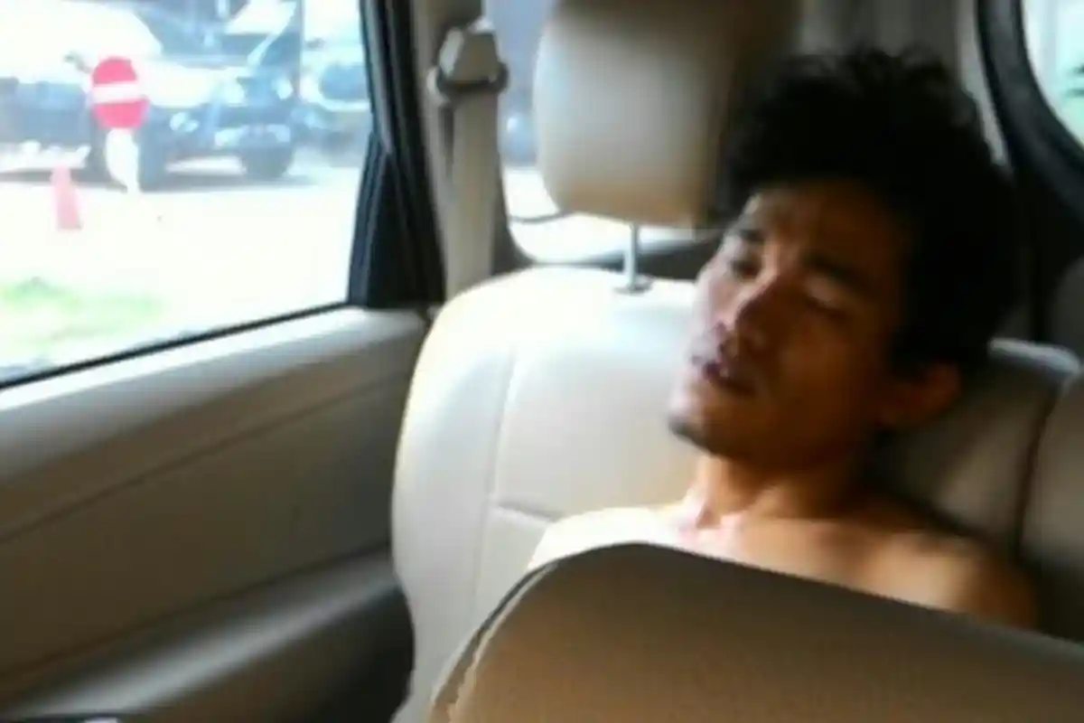 Galau Benar Pria Ini, Diputus Pacar Nasrun Tusuk Perutnya dengan Pisau