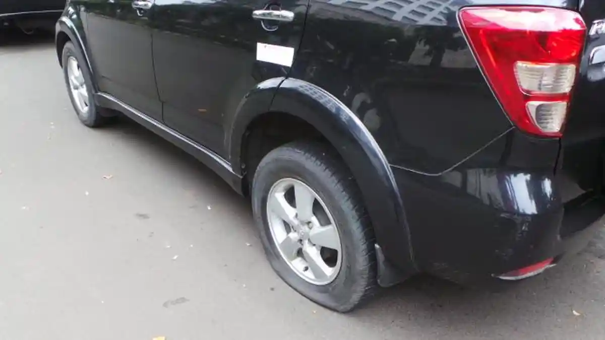 Tujuh Mobil PNS Dikempiskan Lantaran Bandel Bawa Kendaraan ke Kantor