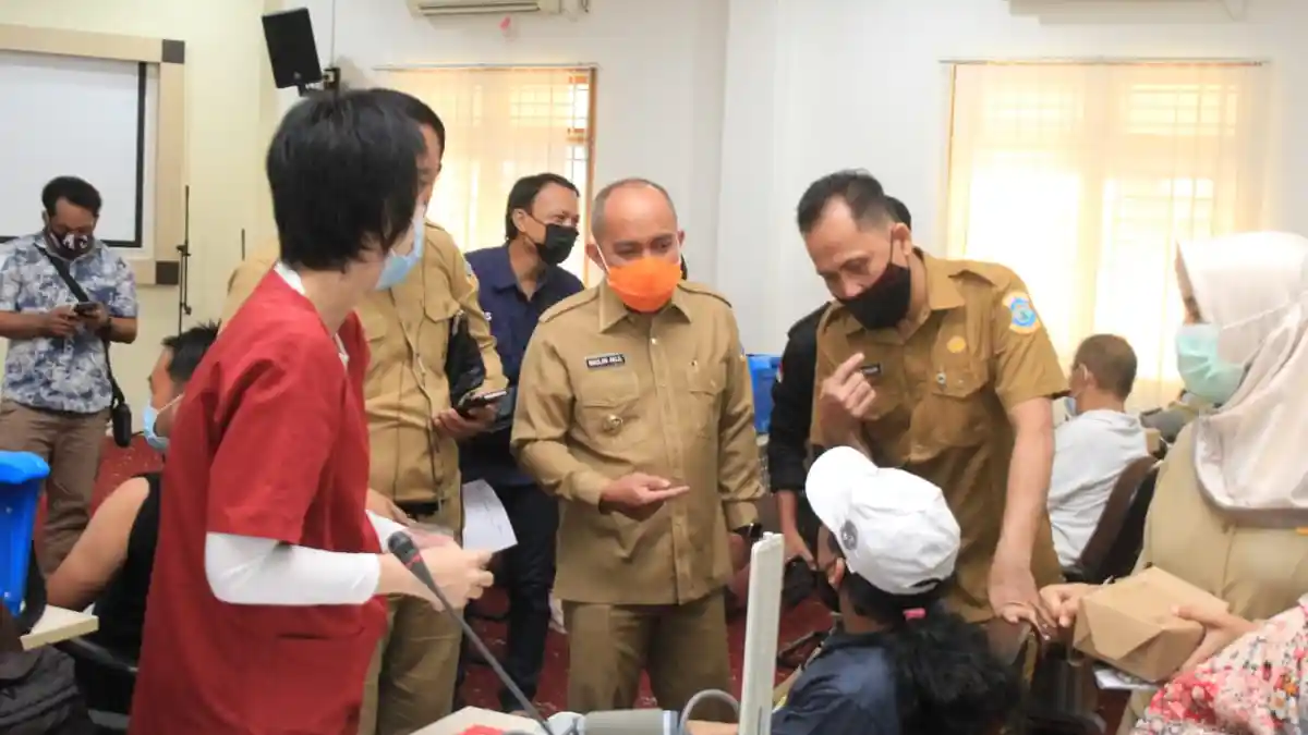 Wali Kota Pangkalpinang Tinjau Proses Vaksinasi Petugas Publik dan Lansia