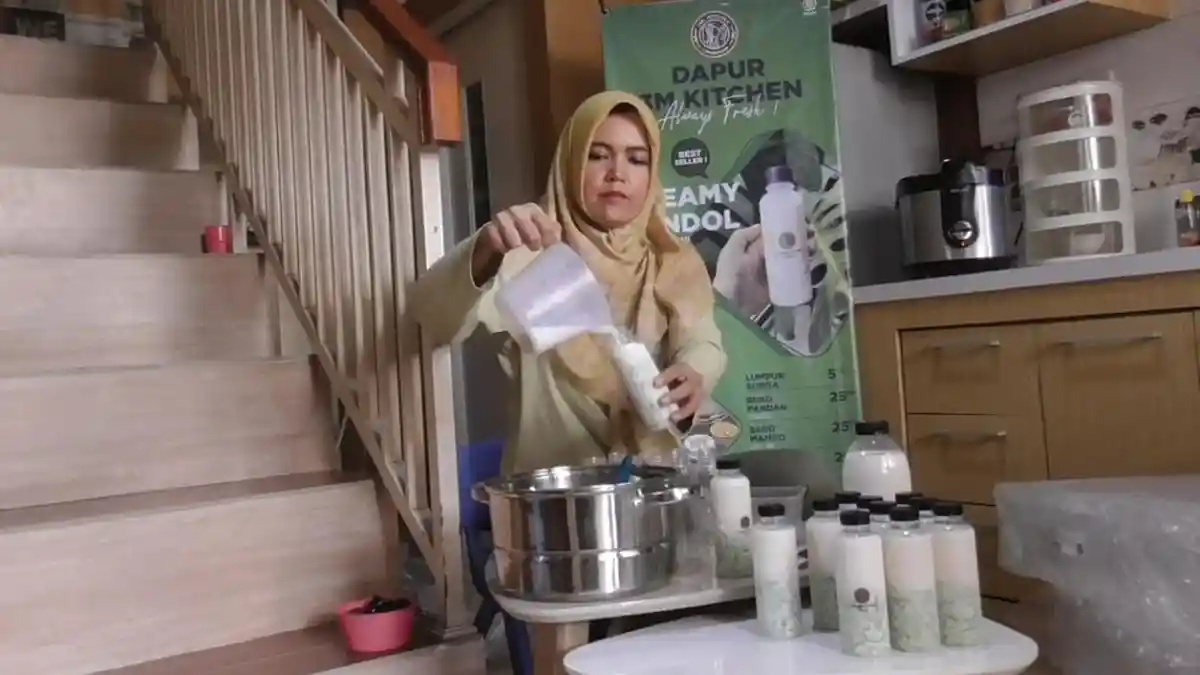 Berawal Iseng, IRT Ini Dapat Cuan Maksimal dari Usaha Cendol Jelly Kenyal