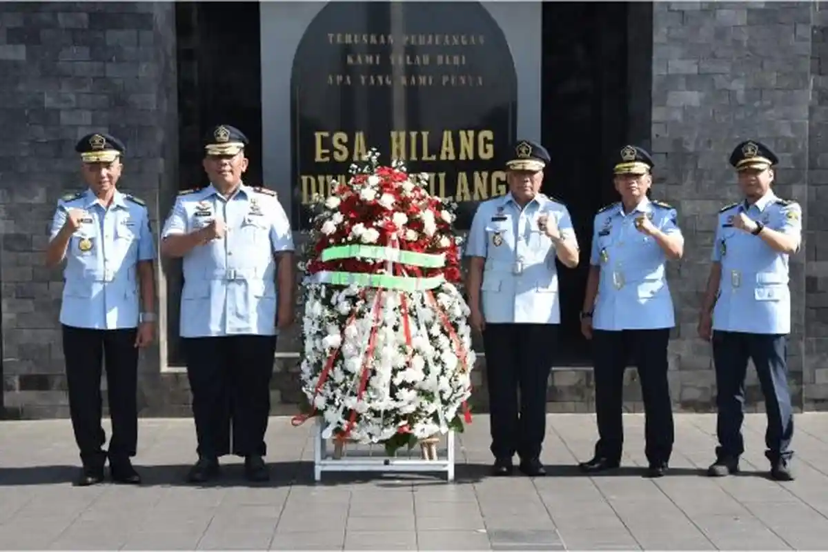 Jelang Hari Bhakti Imigrasi Ke-73, Kemenkumham Jabar Laksanakan Upacara Tabur Bunga di TMP Cikutra