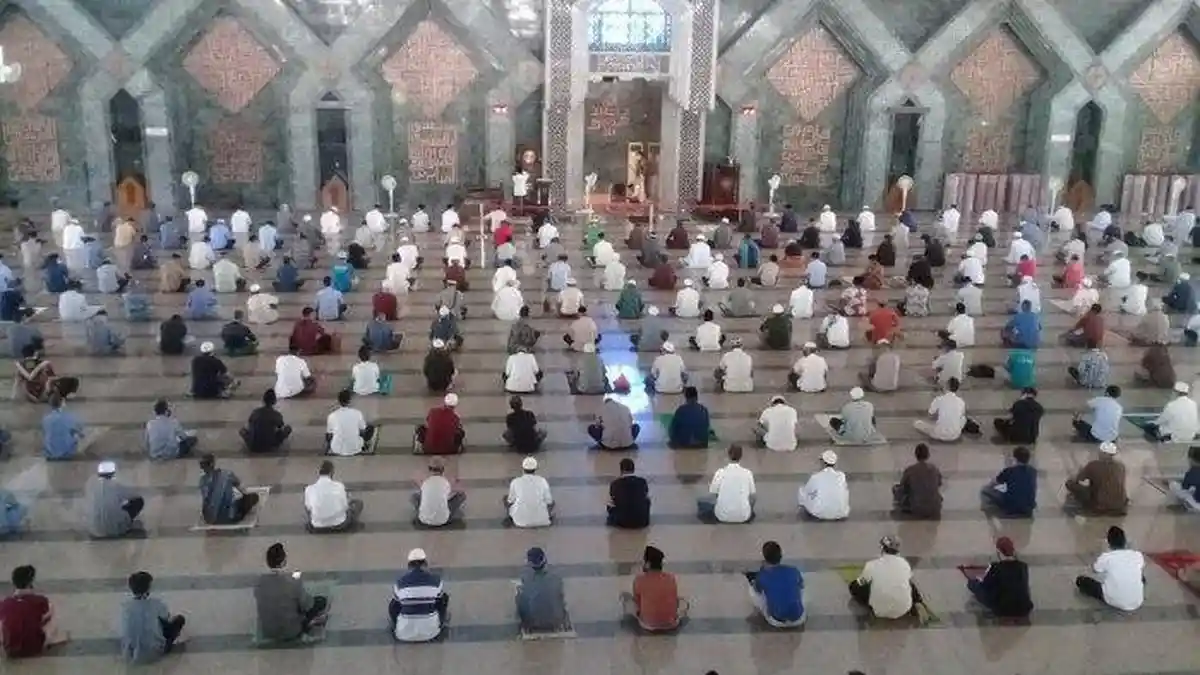 Rektor UINAM Khutbah Salat Idulfitri di Al Markaz, Dr Saprillah Syahrir di Masjid Raya Makassar