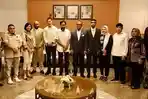Gubernur-Aceh-Muzakir-Manaf-dan-tim-melakukan-foto-bersama-Duta-Besar-Uni-Emirat-Arab.jpg