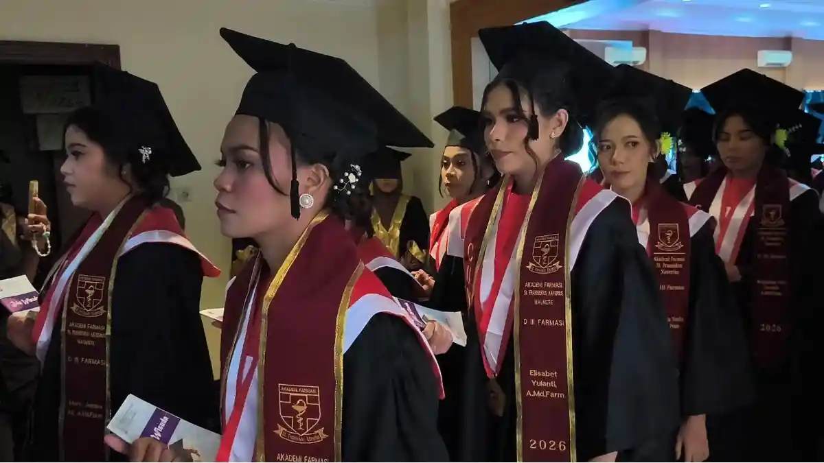 AKFAR St. Fransiskus Xaverius Maumere Gelar Wisuda ke-VIII, 33 Lulusan Raih Predikat Cum Laude - Pos-kupang.com
