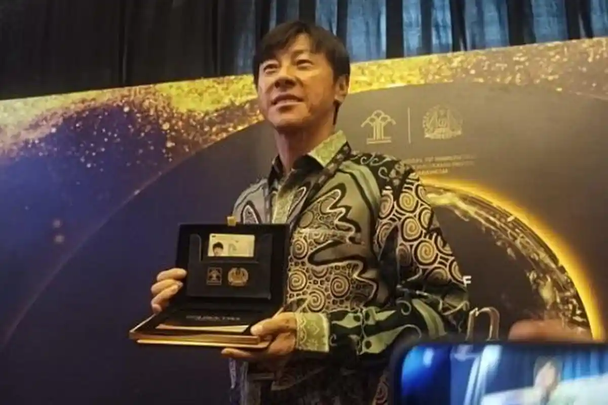 Sempat Bingung Diundang Presiden Jokowi, Shin Tae-yong Senang Dapat Golden Visa. Ini Manfaatnya