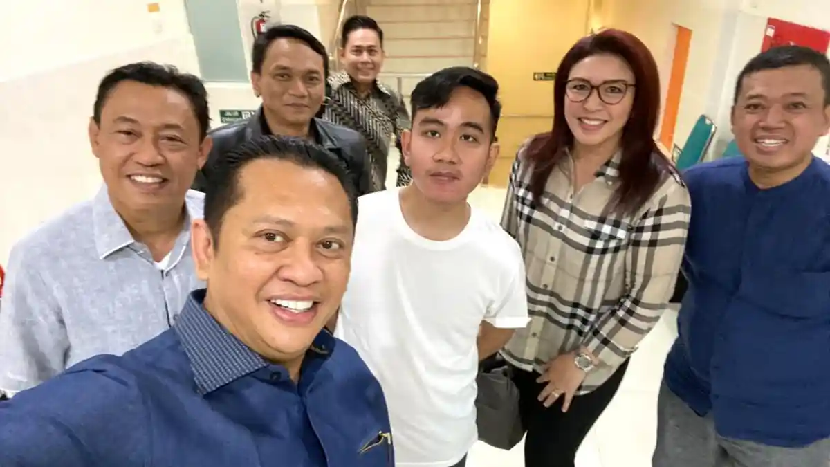 Ketua MPR Tengok Cucu Ketiga Jokowi yang Baru Lahir