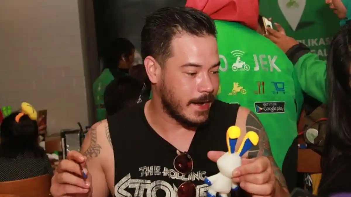 Zack Lee Kerap Ajak Anak Berbagi Makanan kepada Pemulung