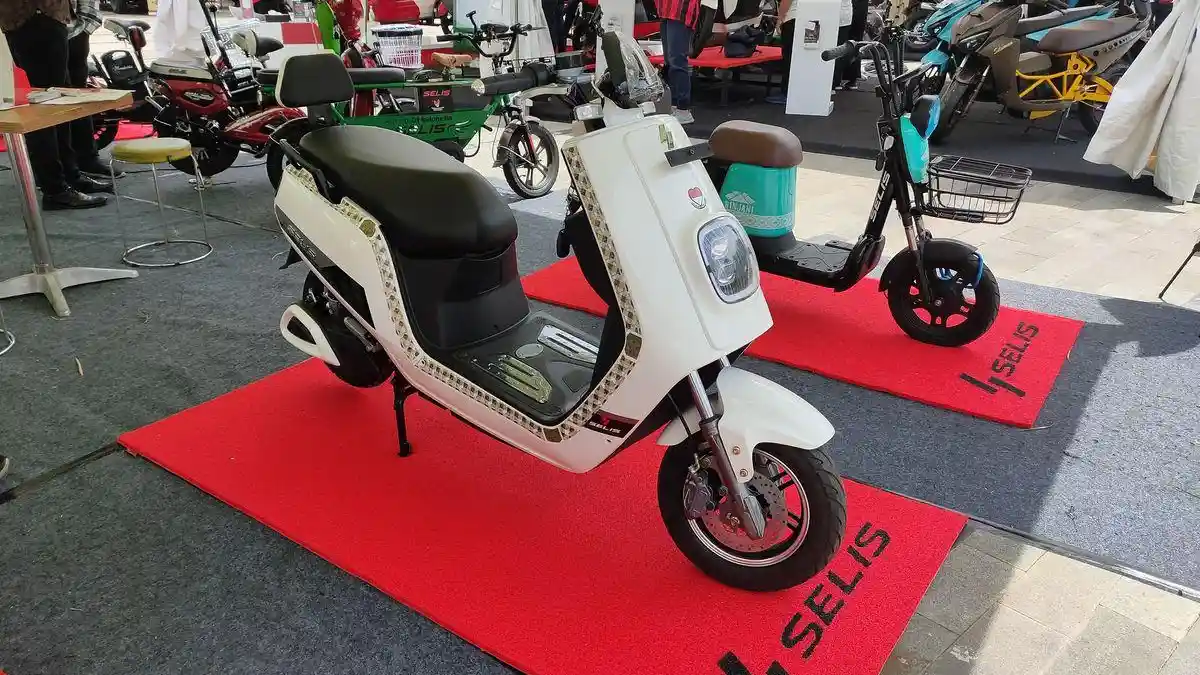 Spesifikasi Motor Listrik Selis E-Max, Daya Angkut Mencapai 225 Kg ...