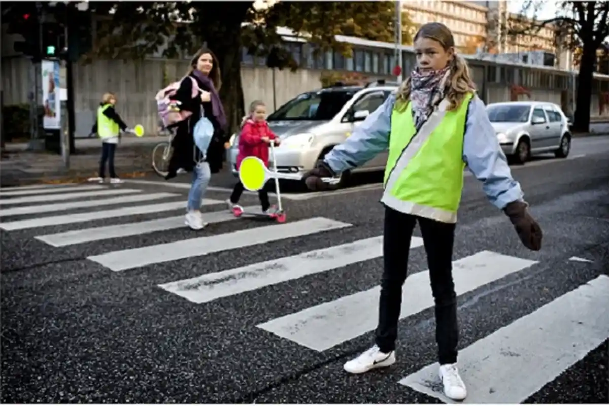 Tahukah Kamu Mengapa Zebra Cross Berwarna Hitam Putih? Yuk Simak Sejarah Zebra Cross Berikut Ini