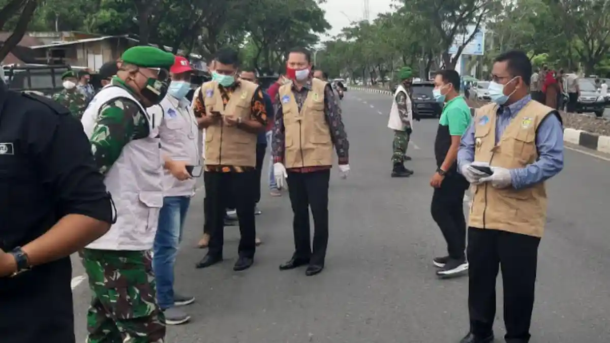 Petugas Jaring Pelanggar Protkes