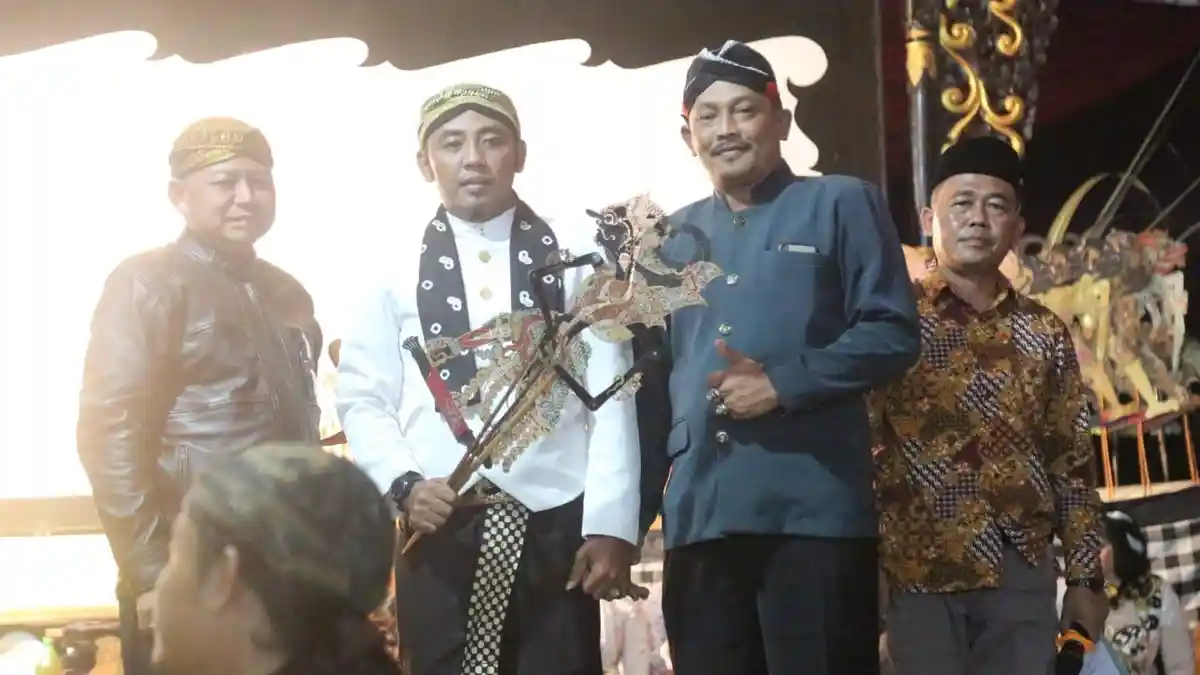 Peringati HUT ke-83, Desa Gondang Rejo Lampung Timur Gelar Pagelaran Wayang Kulit