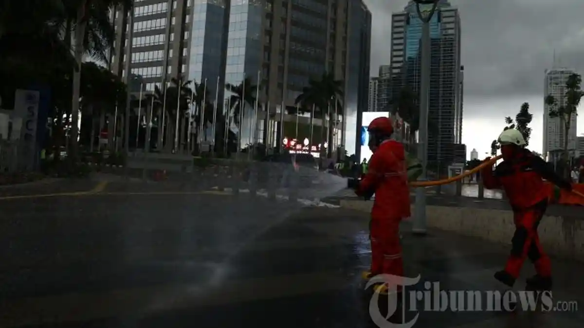 Jakarta dan Bandung Semprotkan Disinfektan, Ridwan Kamil Klaim Punya Skenario Hadapi Covid-19