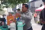 Pedagang-kopi-keliling-atau-starling-bernama-Fathur-4321.jpg