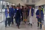 ketum-pan-zulkifli-hasan-saat-baru-tiba-di-bandara-internasional-sultan-iskandar-muda-sim.jpg