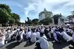 Ribuan-Guru-Honorer-Non-Dapodik-Ponorogo-Jatim-Demo.jpg