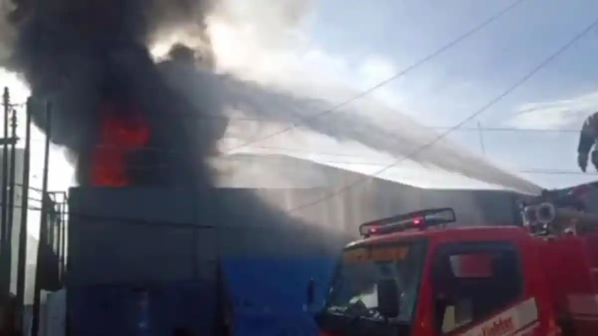 Pagi-pagi Sumedang Sudah Dilanda Kebakaran Hebat, Gudang Elektronik Toko Tasik Hangus