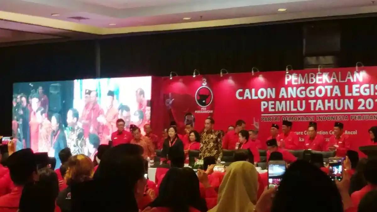 Senyum Jokowi Ketika Melihat Kapitra Ampera Ikut Pembekalan Bacaleg PDIP