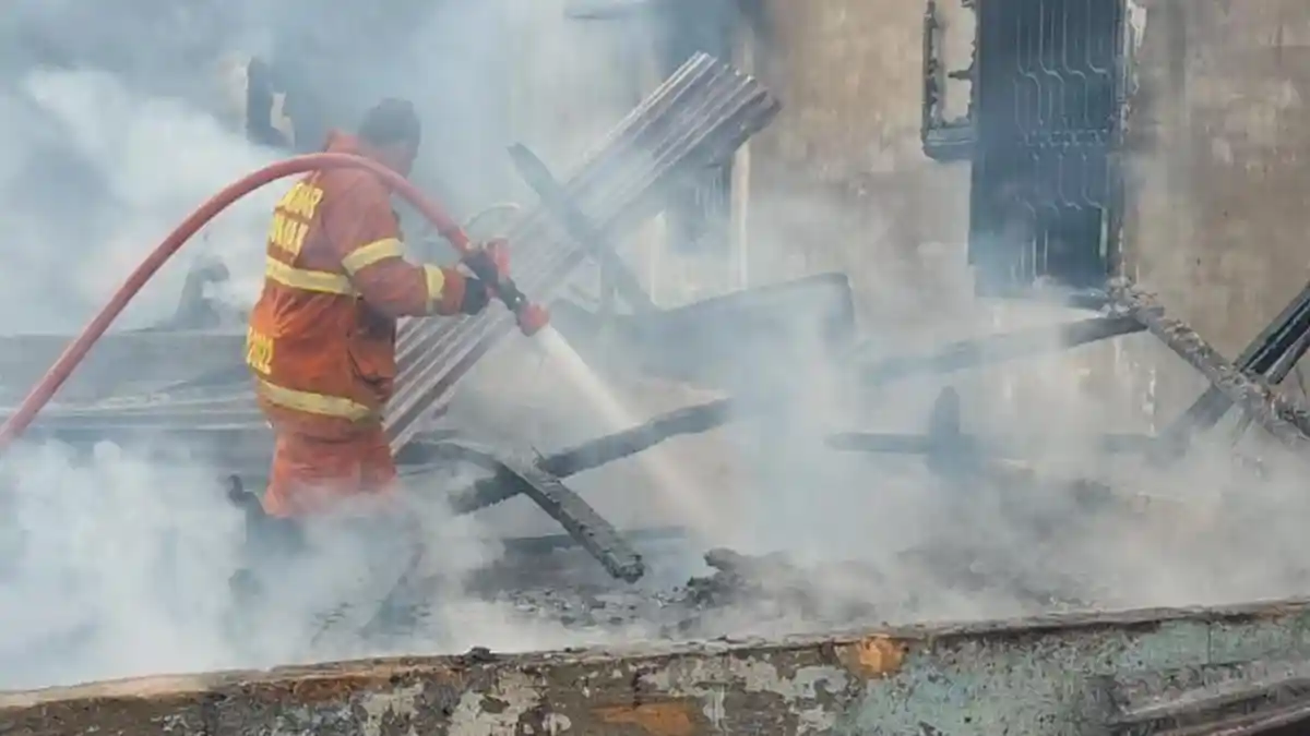 Satu Unit Rumah Terbakar di Kisaran, Warga Sebut Penghuninya Sedang Pergi