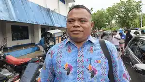 Plt-Kepala-Dinas-Pertanian-Tanaman-Pangan-dan-Hortikultura-Manokwari-Serdion-Rahawarin.jpg
