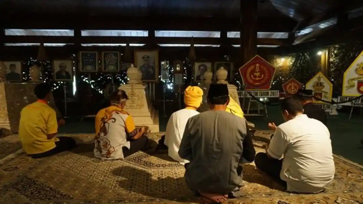 10 Tahun Meninggalnya Soeharto, Makamnya Dipenuhi Pengunjung