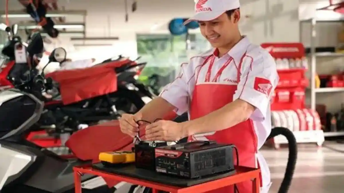Astra Motor Kaltim 1 Bagikan 4 Tips Perawatan Aki Sepeda Motor Agar Awet