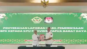 20241218_penyerahan-LHP-BPK-RI-Ke-KPU-papua-barat-daya.jpg