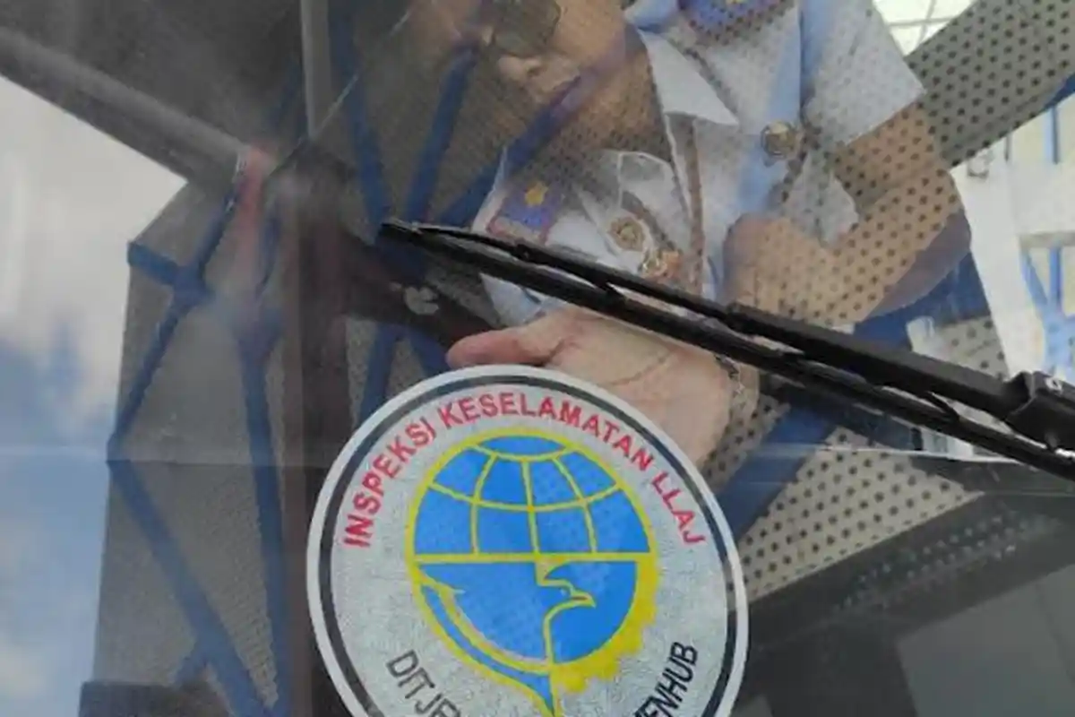 Dishub Cek Kondisi 12 Bus Pariwisata Untuk Mudik Gratis di Terminal Patria Blitar