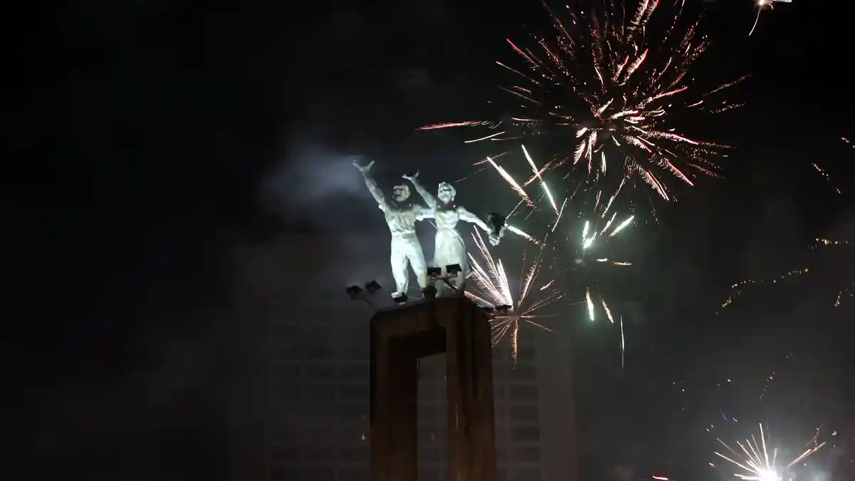 Malam Pergantian Tahun Dirayakan dengan Pesta Pora
