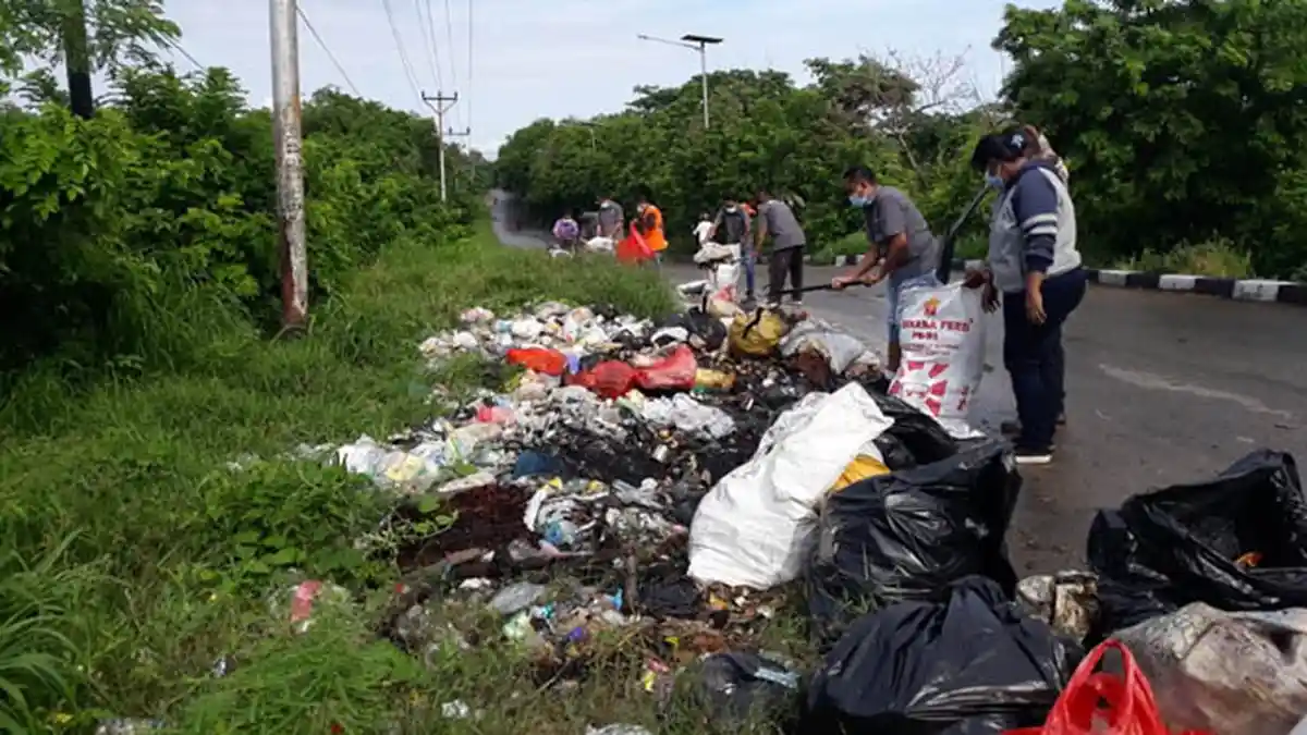 Kwarda Pramuka NTT Gelar Jumat Bersih dan Bagi Abate