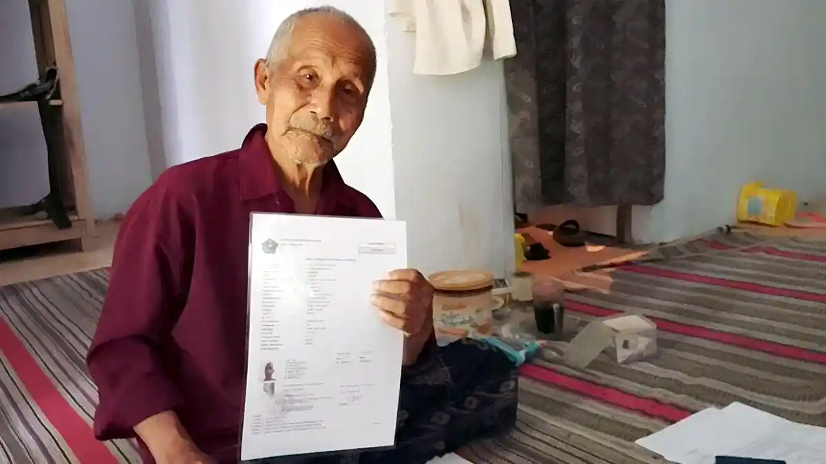 Kisah Kakek 90 Tahun di Lumajang Naik Haji: Dari Merumput ke Tanah Suci