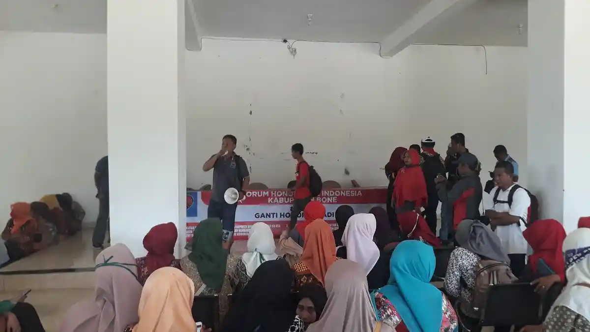 Ratusan Honorer K2 Curhat ke DPRD Bone