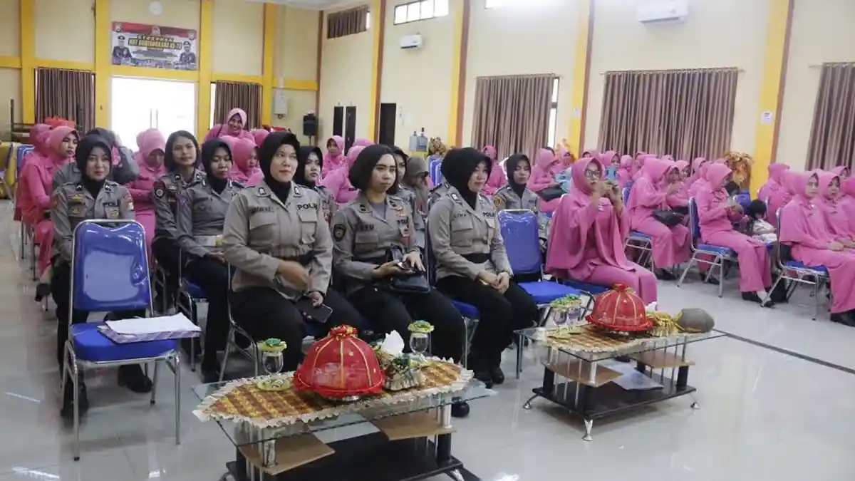 HUT Polwan, Polwan Bantaeng Diberi Materi Bahaya Kanker Serviks dan Kanker Payudara