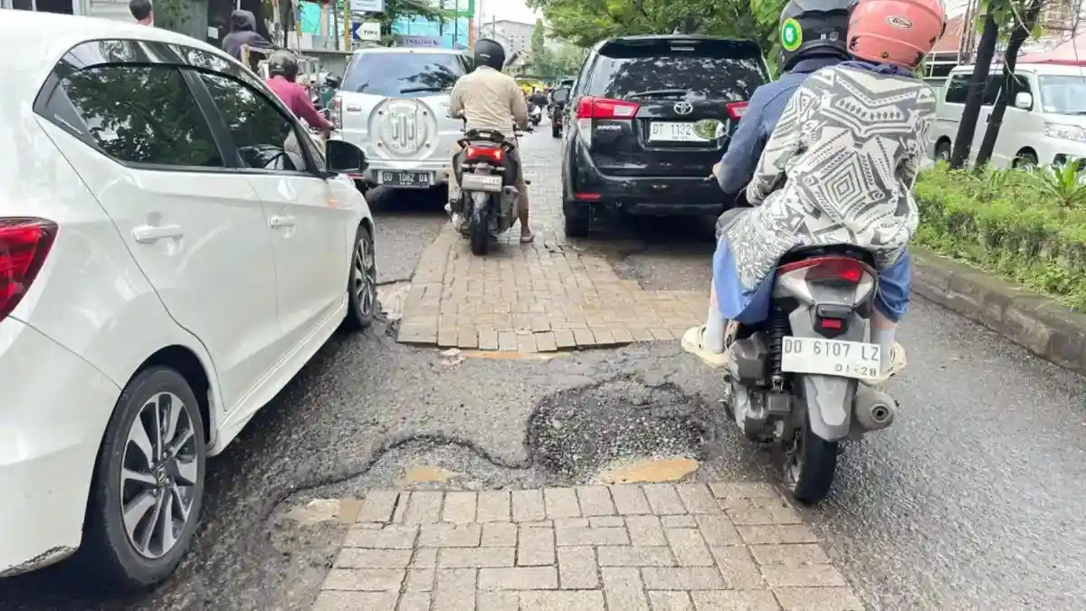 Perbaikan Jalan Aroepala Makassar Segera Dimulai, Fokus Drainase dan Aspal-Beton 1,8 Km