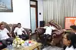 Heronimus-Makainas-memimpin-rapat-koordinasi-bersama-jajaran-Dinas-Perhubungan.jpg