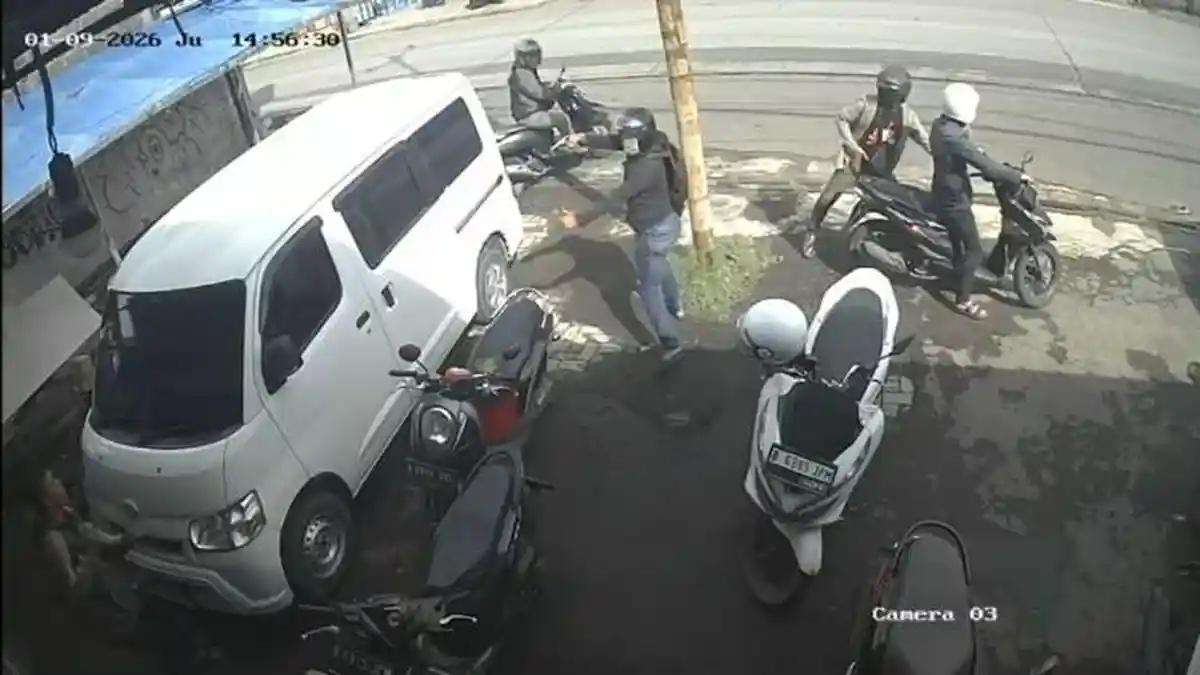 Komplotan Curanmor Beraksi di Toko Kaos Polos Curug, Todongkan Senpi saat Kepergok