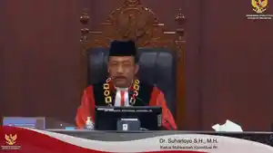 Ketua-Mahkamah-Konstitusi-MK-Suhartoyo-sempat-menangis-saat.jpg
