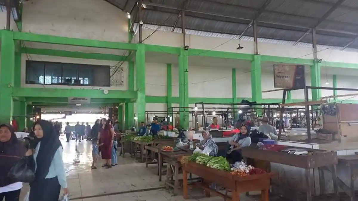 Daya Beli Anjlok di Pasar Lipat Kajang Manggar, Supplier Sebut Banyak Sayuran Petani Terbuang - Posbelitung.co