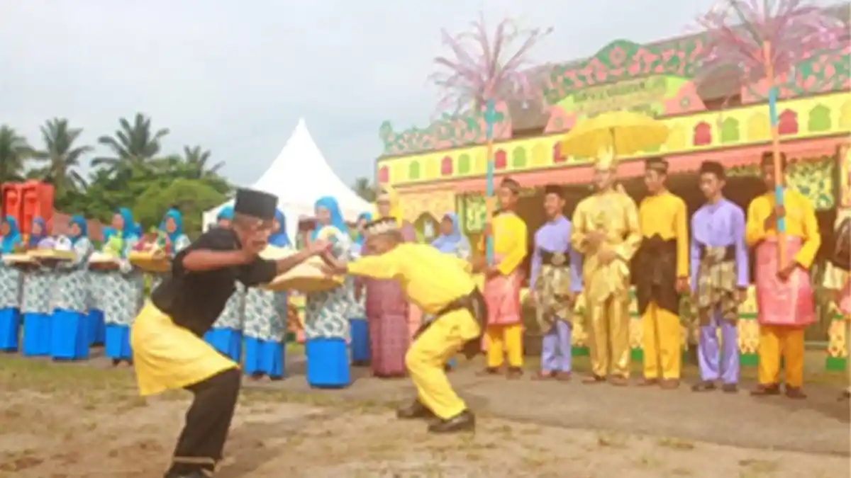 Mengintip Keunikan Tradisi Silat Pengantin Khas Kepri, Mirip Palang Pintu Betawi
