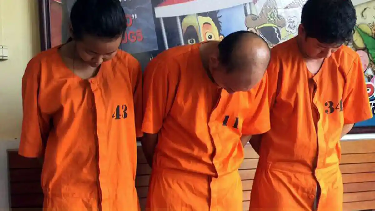 Mahasiswi Simpan Tiga Butir Pil Ekstasi Berwarna Cokelat dalam Sepatunya
