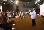 Sosialisasi-kepada-puluhan-pedagang-di-zona-basah-seperti-pedagang-daging-sapi.jpg