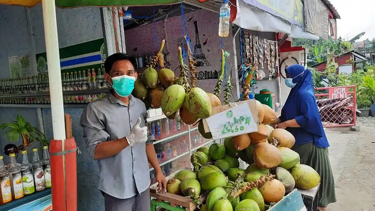 Kelapa Hijau di Tangerang Diburu Warga saat Kasus Covid-19 Terus Meroket